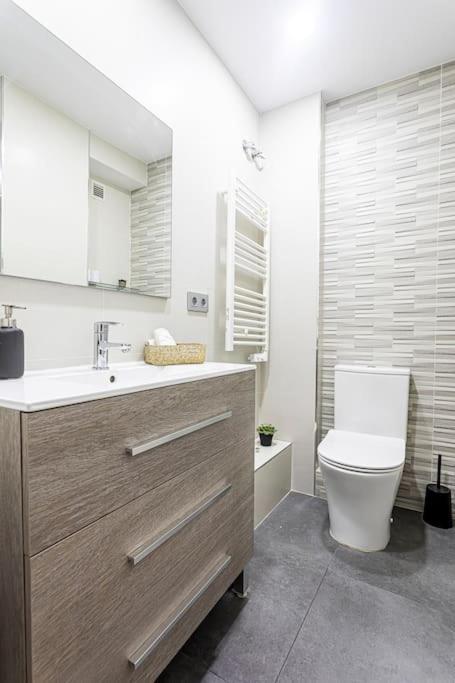 Precioso Piso Moderno: Terraza, A/C, Netflix, Wifi Apartment Valencia Exterior foto