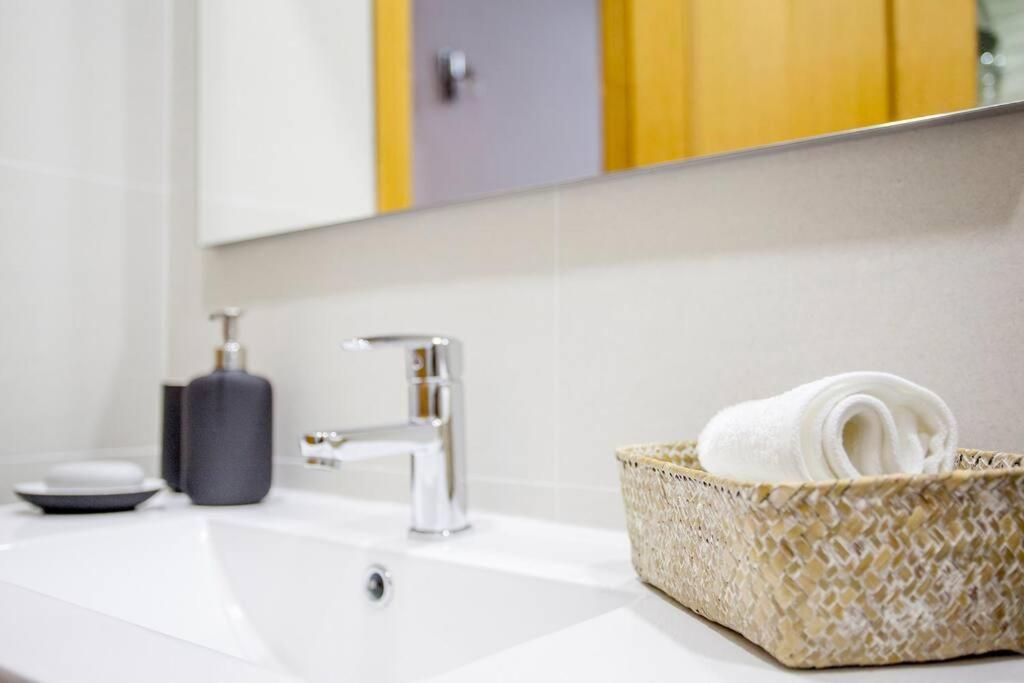 Precioso Piso Moderno: Terraza, A/C, Netflix, Wifi Apartment Valencia Exterior foto
