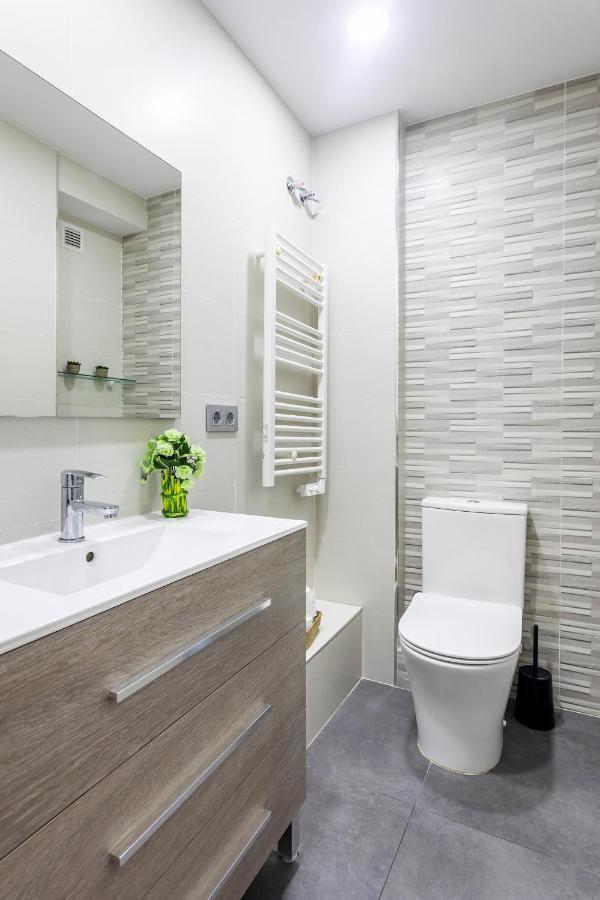 Precioso Piso Moderno: Terraza, A/C, Netflix, Wifi Apartment Valencia Exterior foto